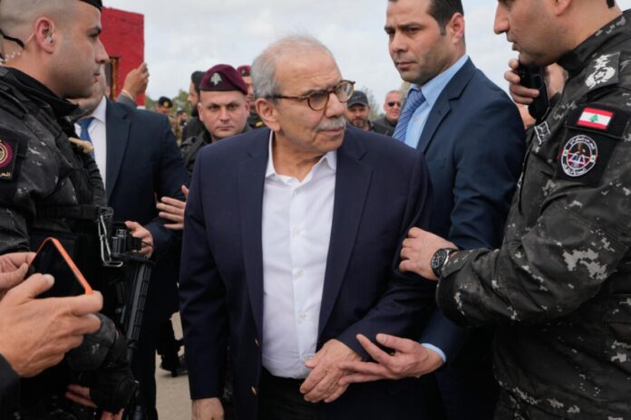 نواف سلام يتعهد بإعادة إعمار القرى الجنوبية المدمرة